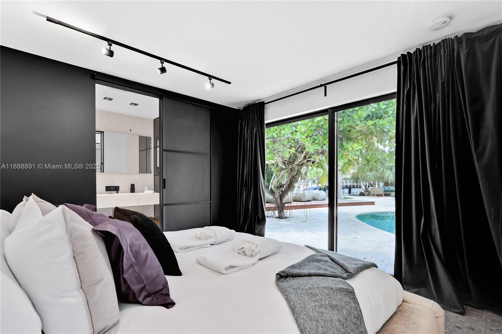 2500 Bayview Dr Fort Lauderdale, FL 33305