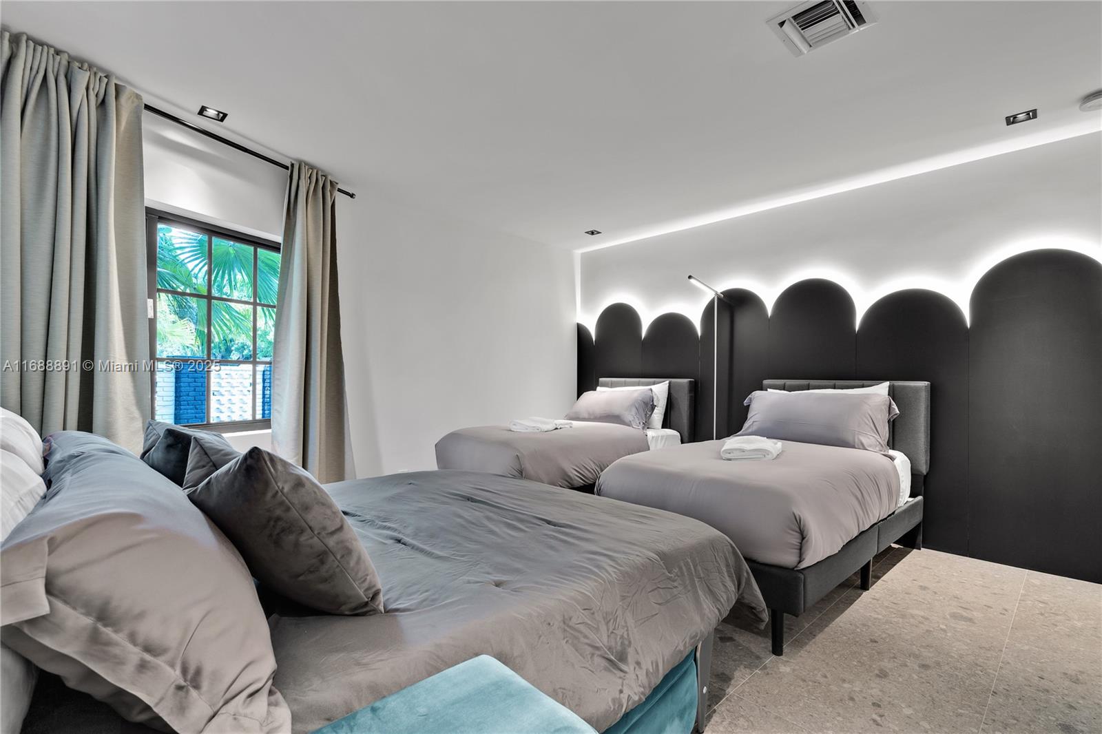 2500 Bayview Dr Fort Lauderdale, FL 33305