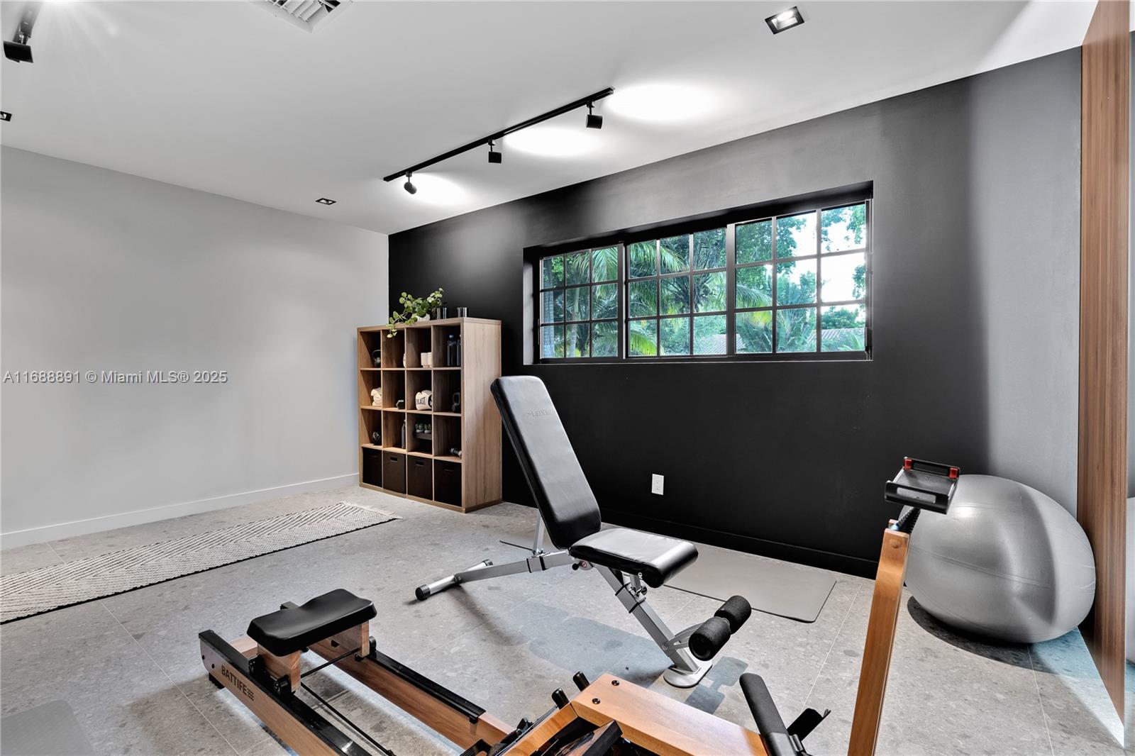 2500 Bayview Dr Fort Lauderdale, FL 33305