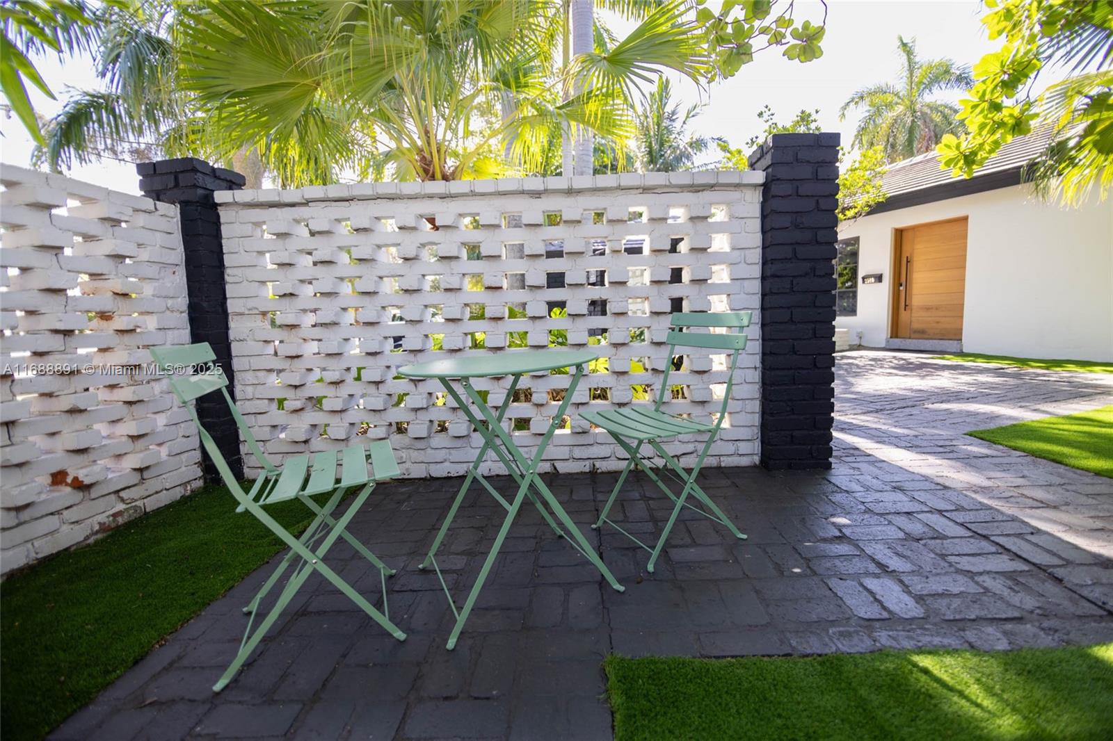 2500 Bayview Dr Fort Lauderdale, FL 33305