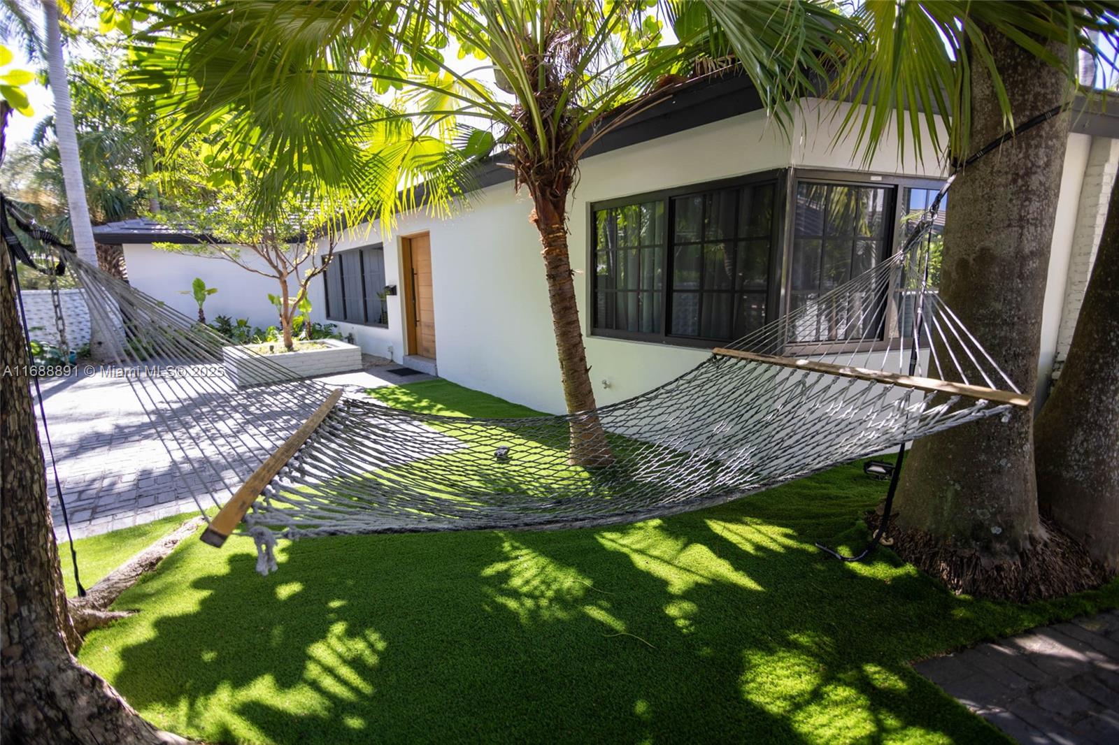 2500 Bayview Dr Fort Lauderdale, FL 33305