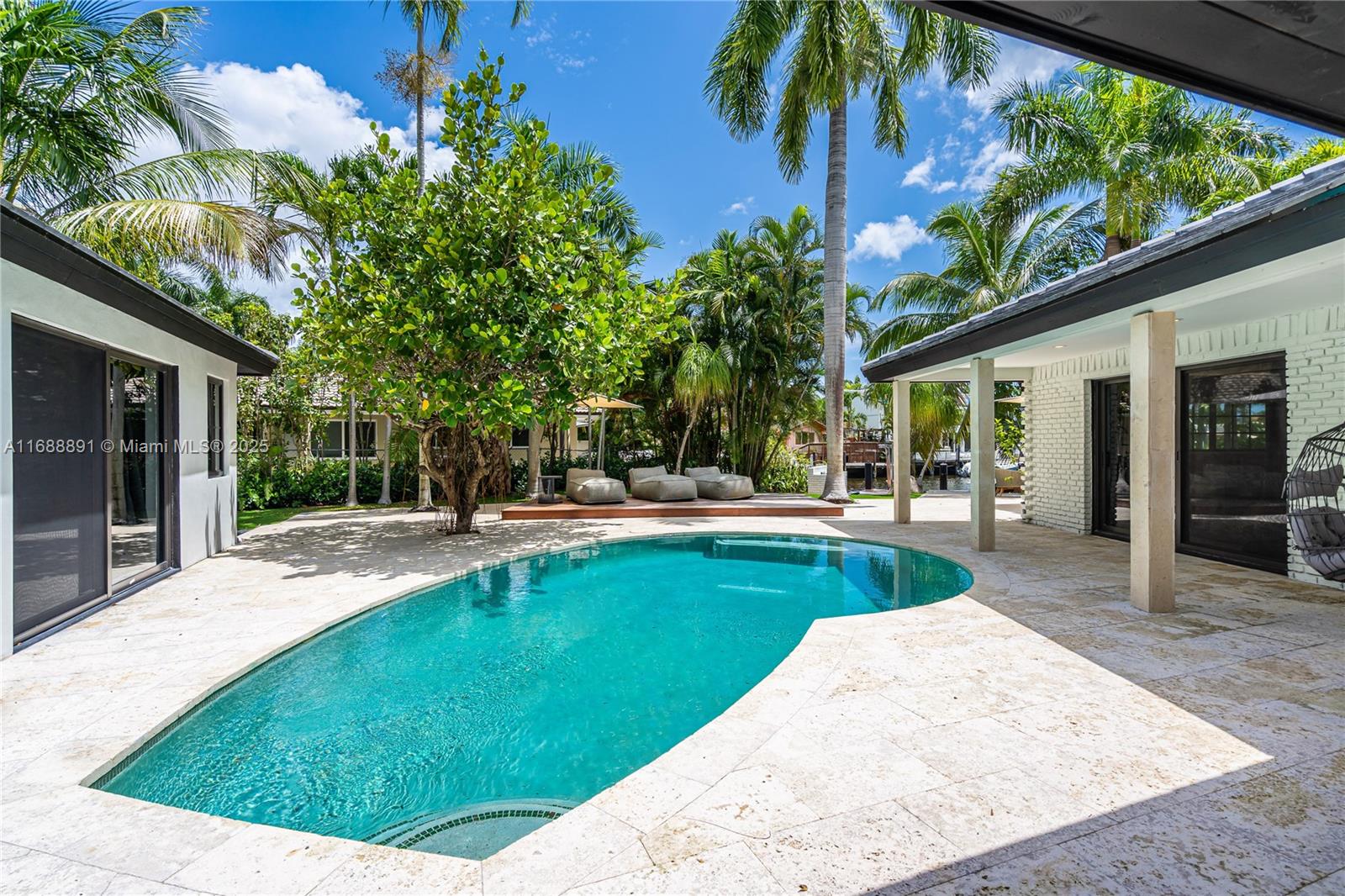 2500 Bayview Dr Fort Lauderdale, FL 33305