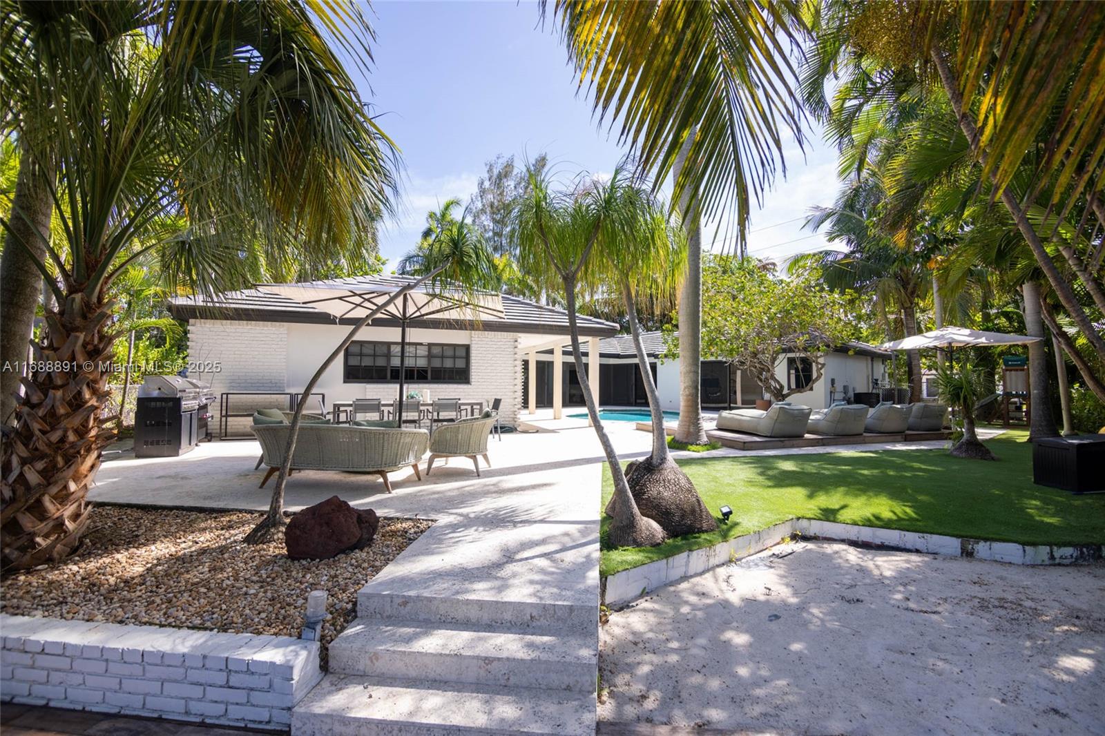 2500 Bayview Dr Fort Lauderdale, FL 33305