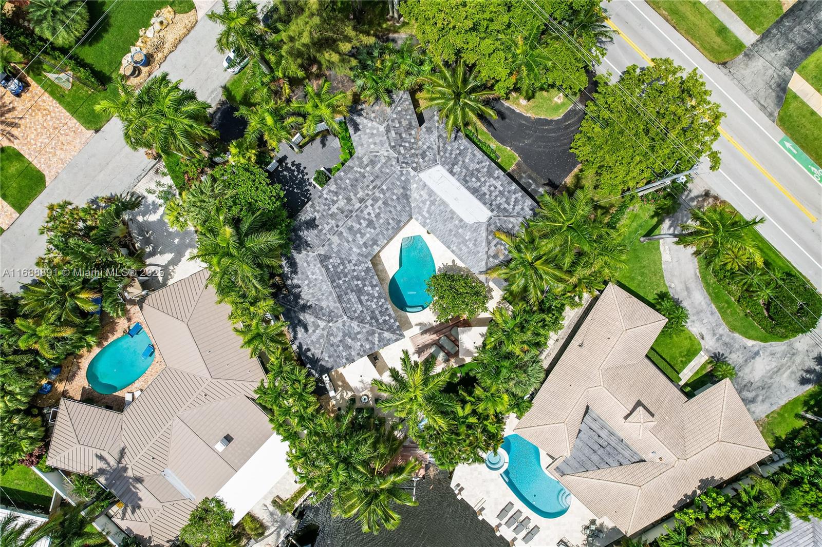 2500 Bayview Dr Fort Lauderdale, FL 33305