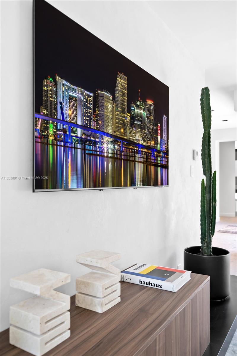 2500 Bayview Dr Fort Lauderdale, FL 33305