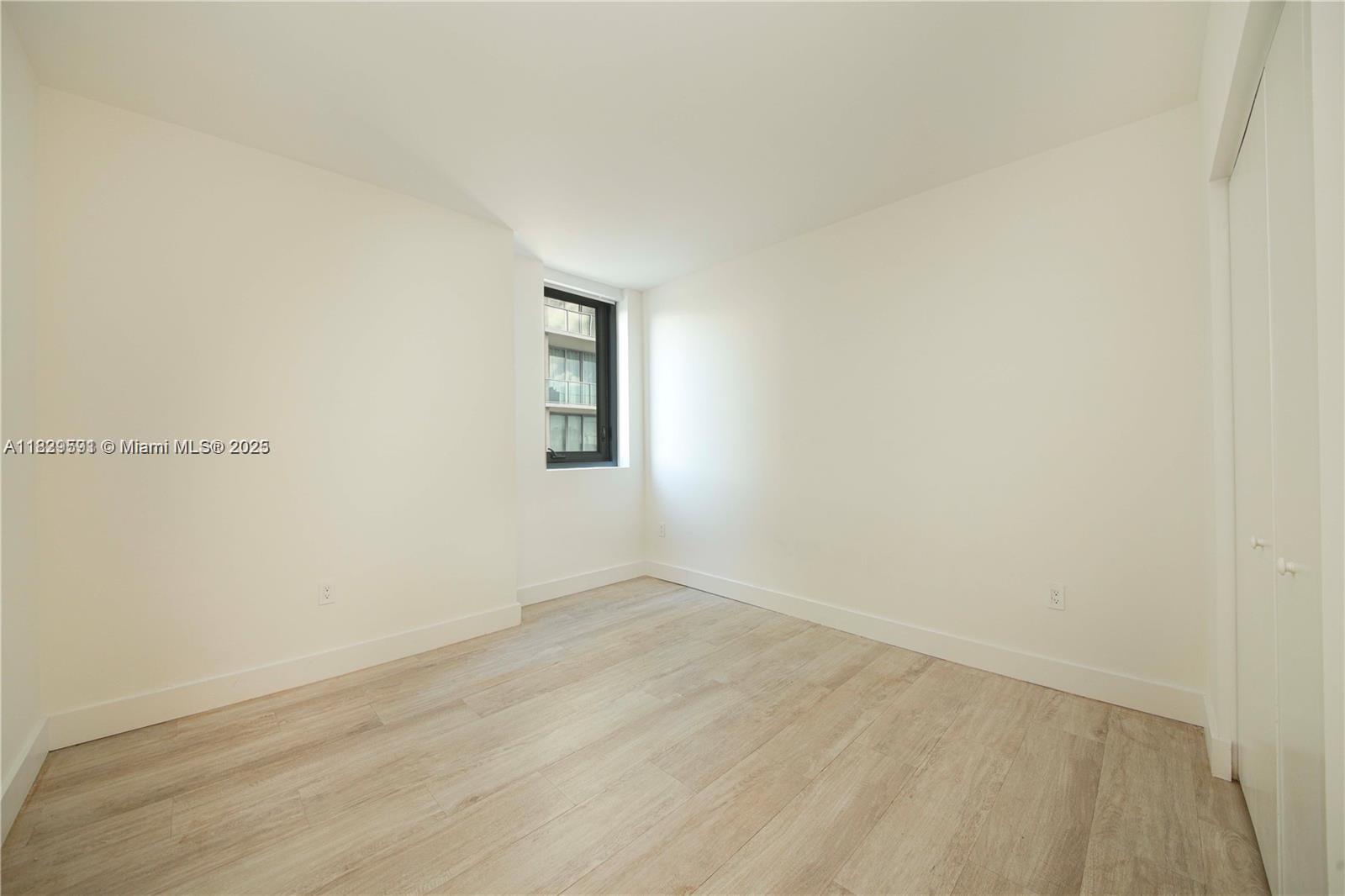 image 3401 Midtown Condo12