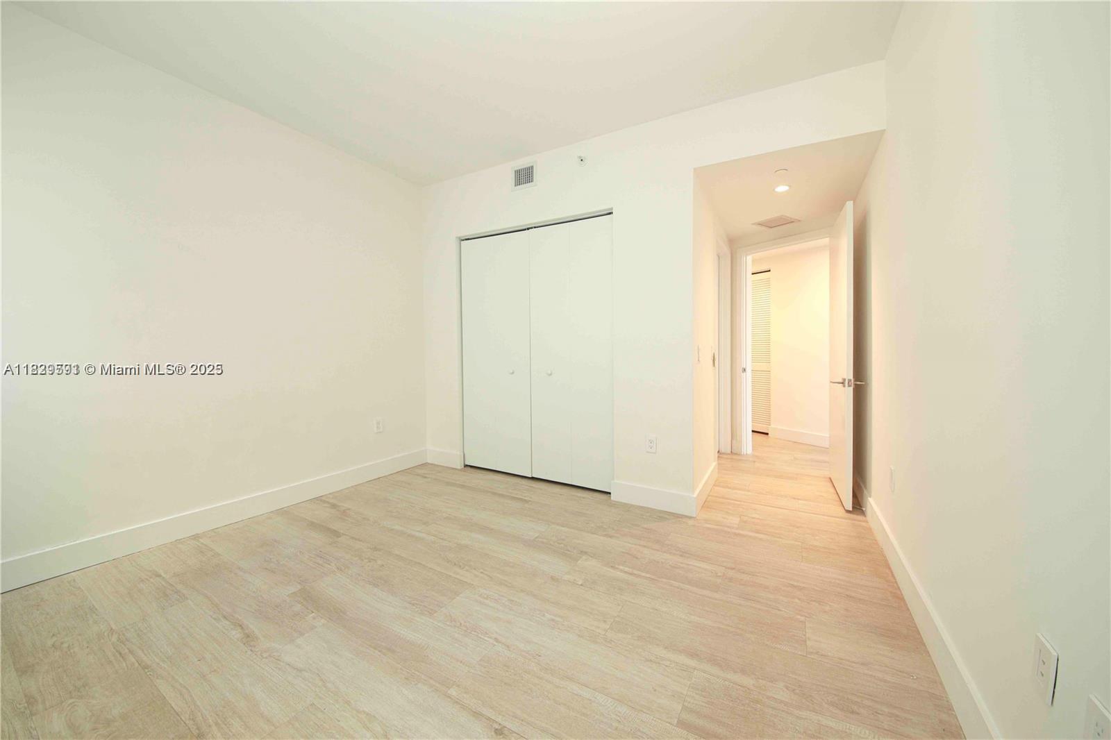 image 3401 Midtown Condo13