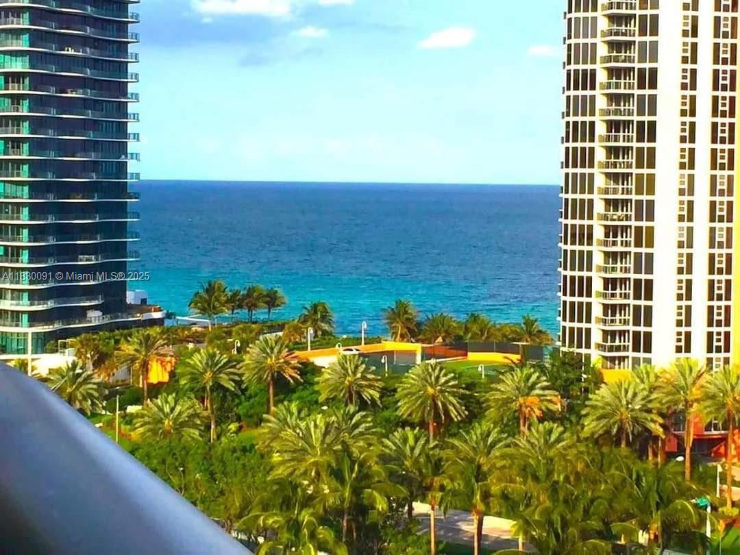 19370 Collins Ave #607