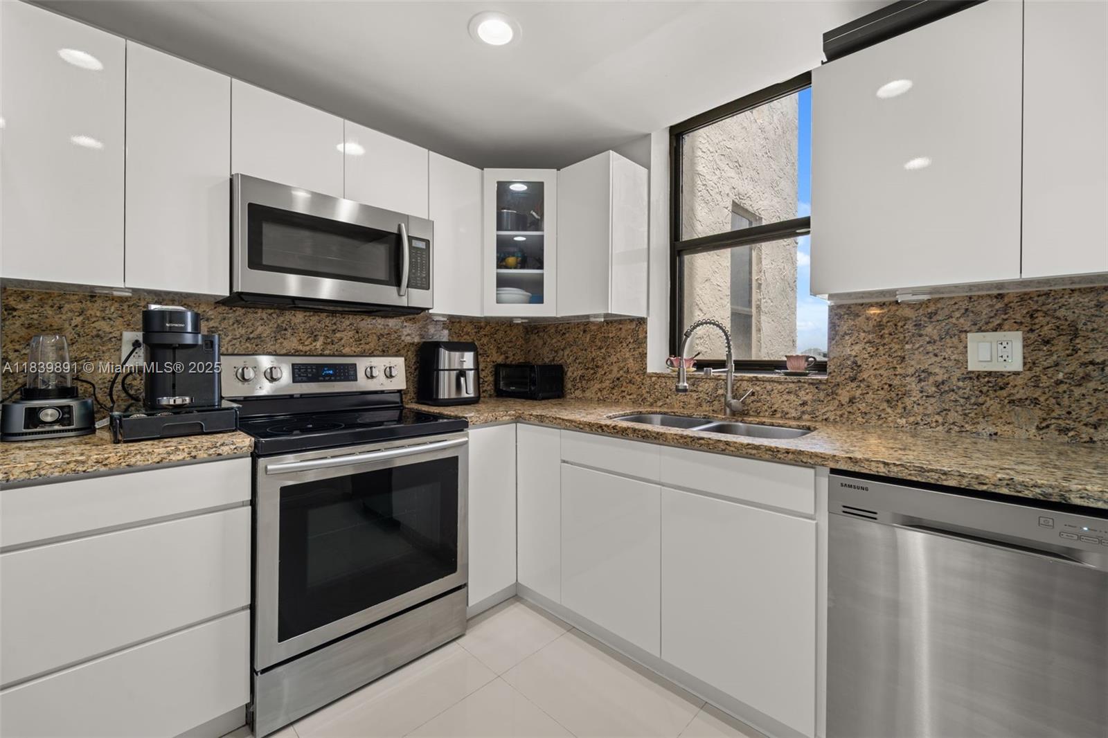 18181 NE 31st Ct #1401 Aventura, FL 33160