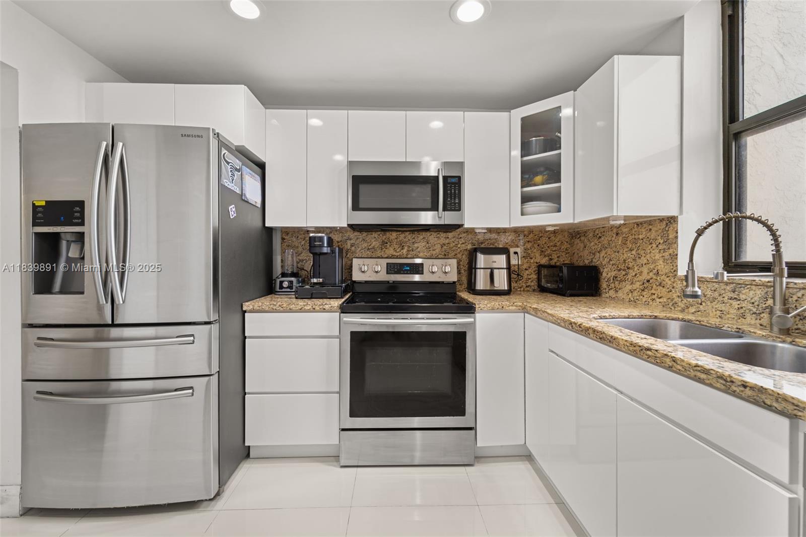 18181 NE 31st Ct #1401 Aventura, FL 33160