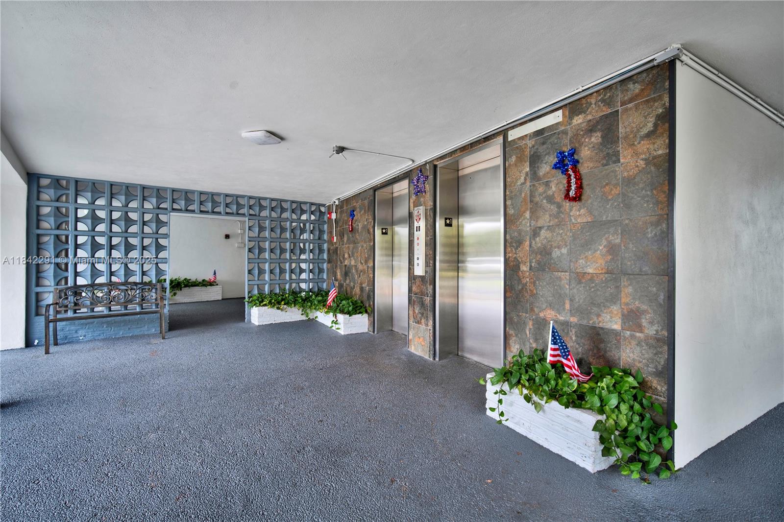 950 Hillcrest Dr #414,Hollywood, FL 33021