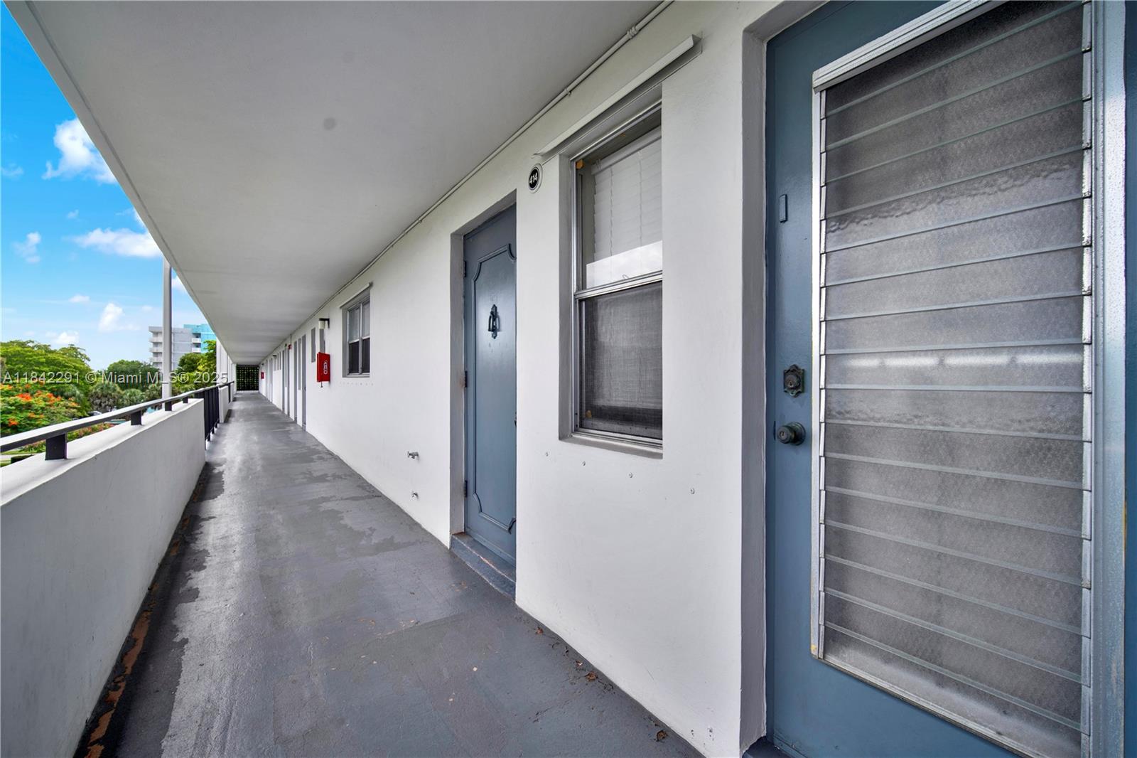 950 Hillcrest Dr #414,Hollywood, FL 33021