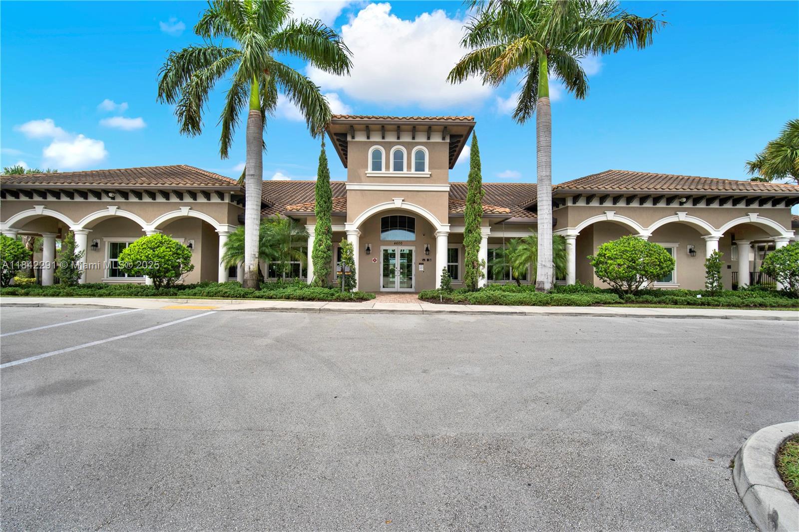 950 Hillcrest Dr #414,Hollywood, FL 33021