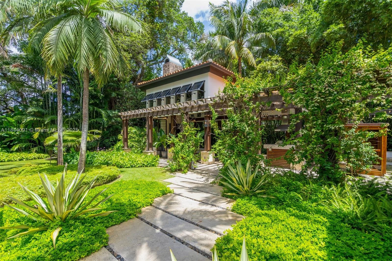 7320 SW 79th Ct Miami, FL 33143