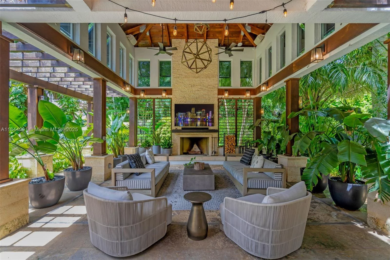 7320 SW 79th Ct Miami, FL 33143