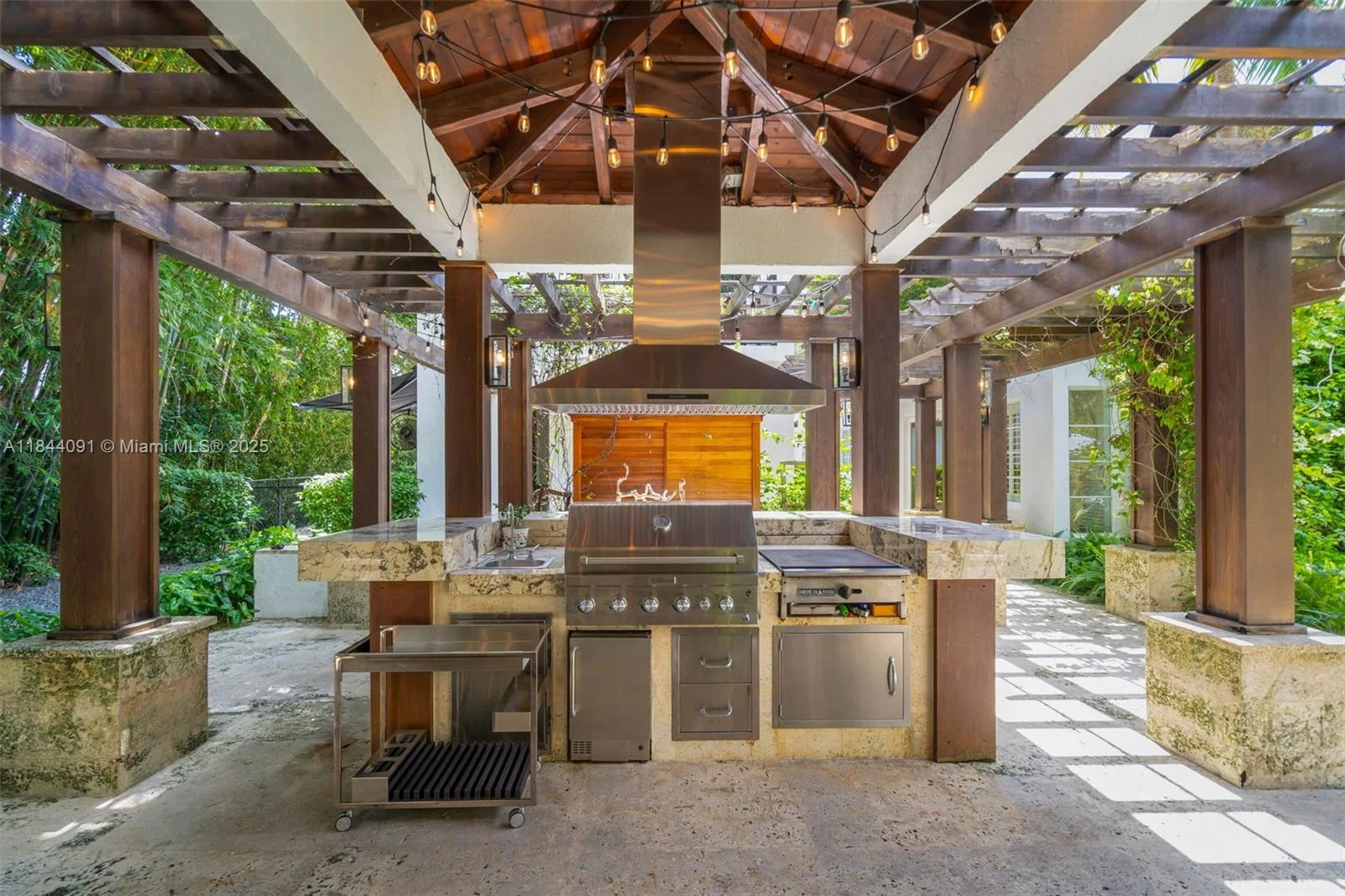 7320 SW 79th Ct Miami, FL 33143