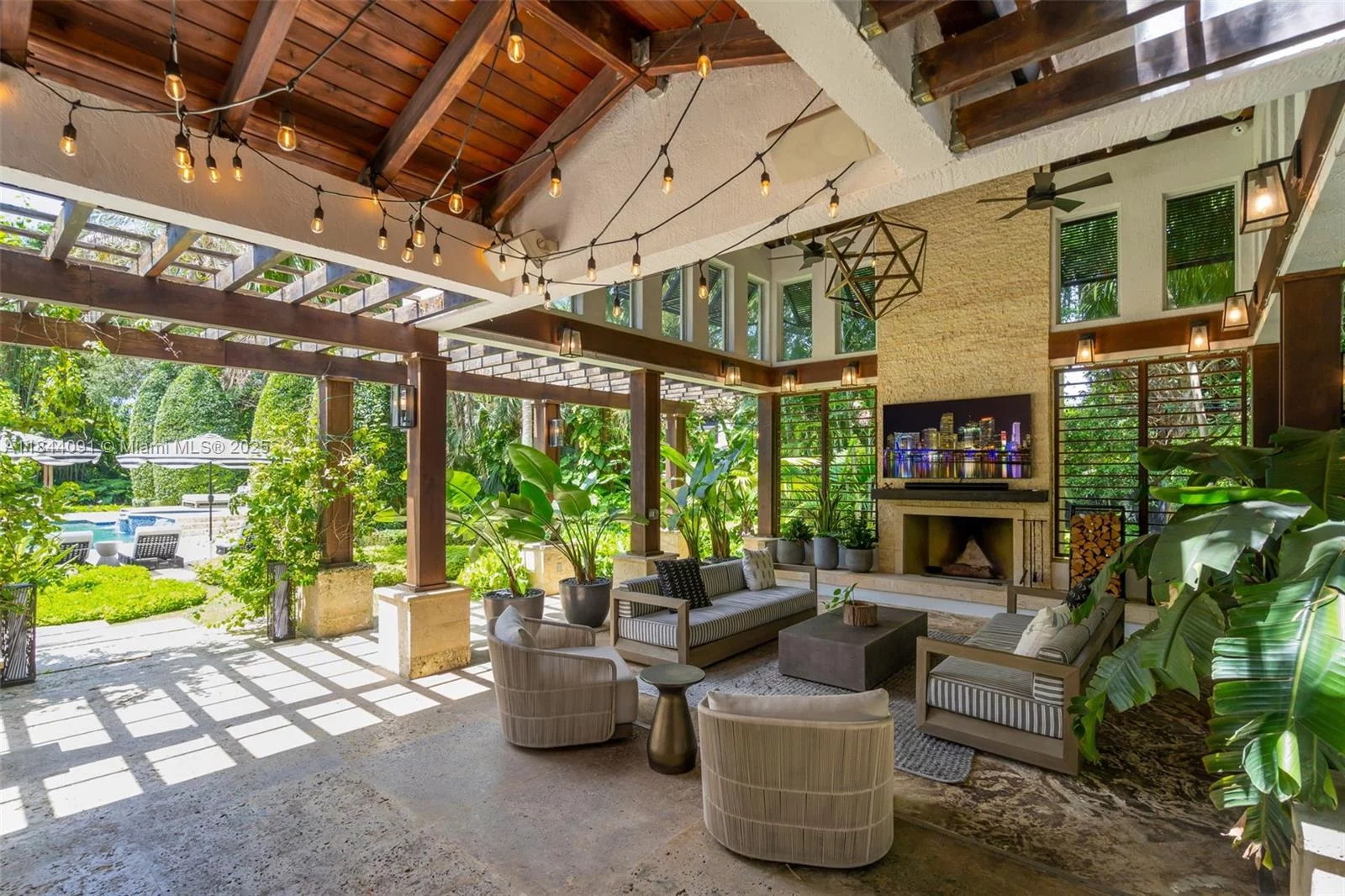 7320 SW 79th Ct Miami, FL 33143