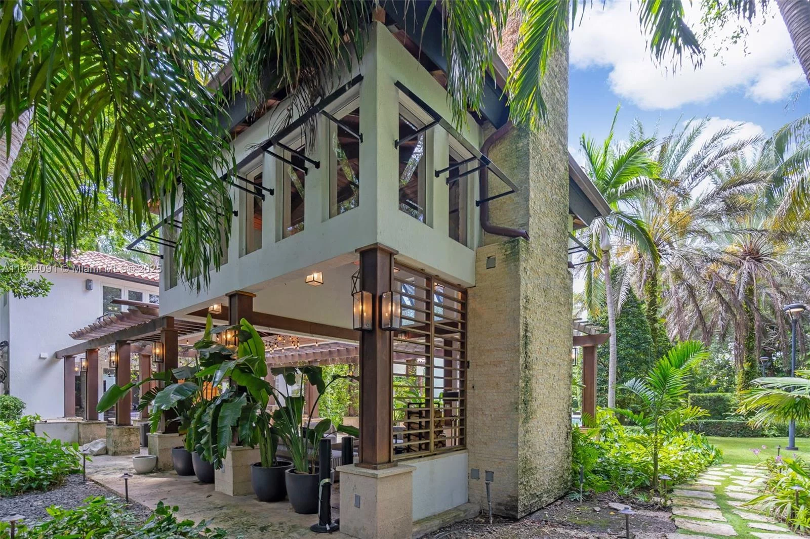 7320 SW 79th Ct Miami, FL 33143