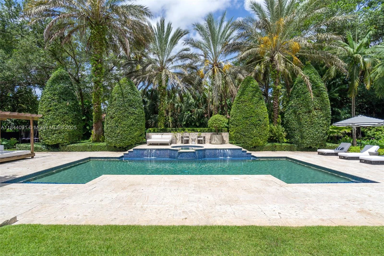 7320 SW 79th Ct Miami, FL 33143