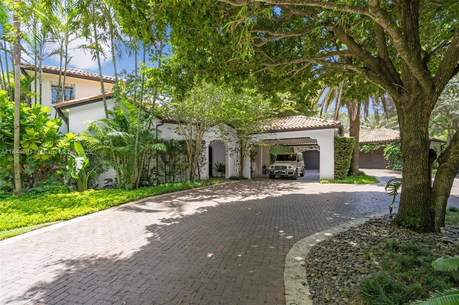 7320 SW 79th Ct Miami, FL 33143