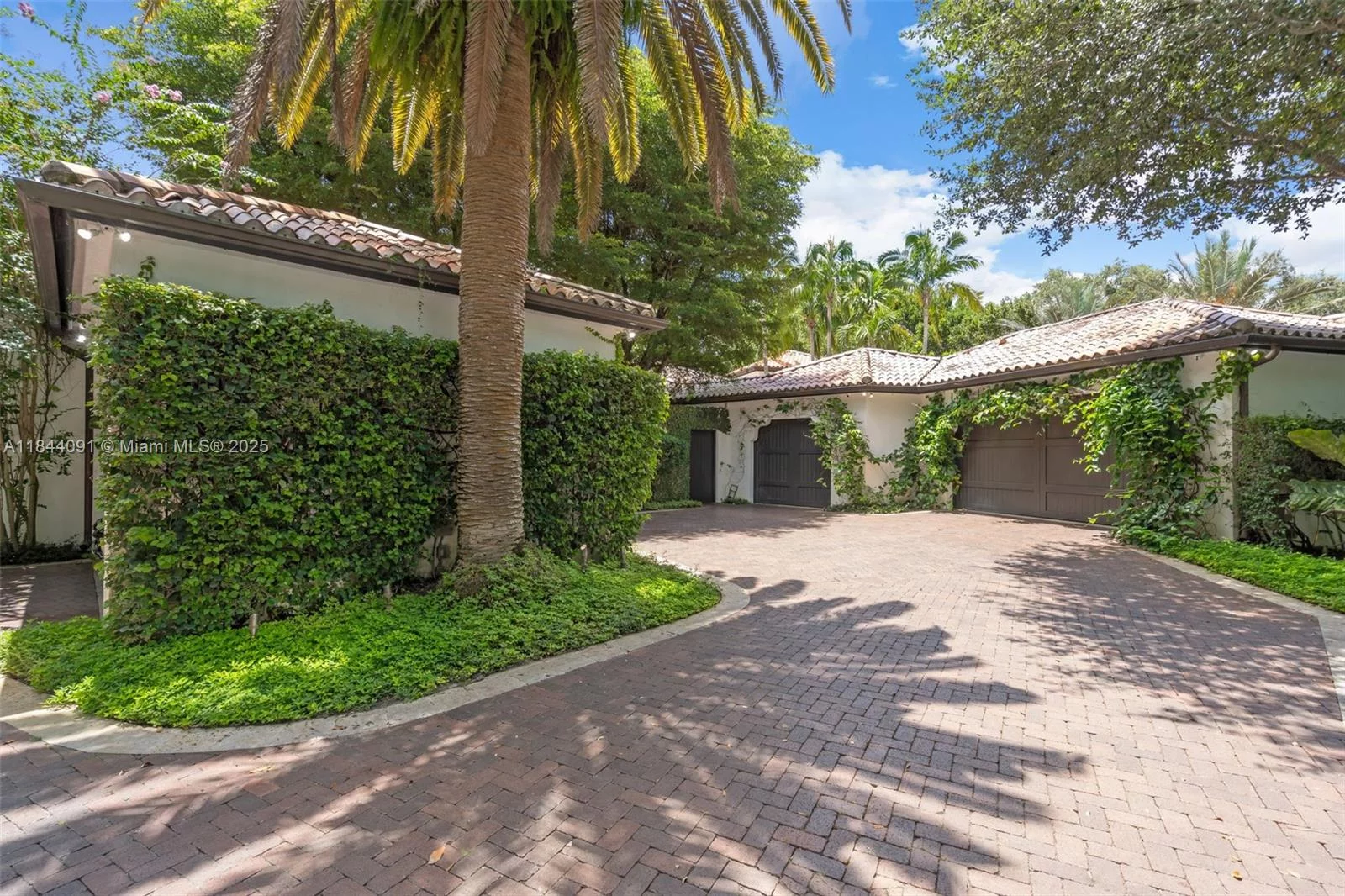 7320 SW 79th Ct Miami, FL 33143