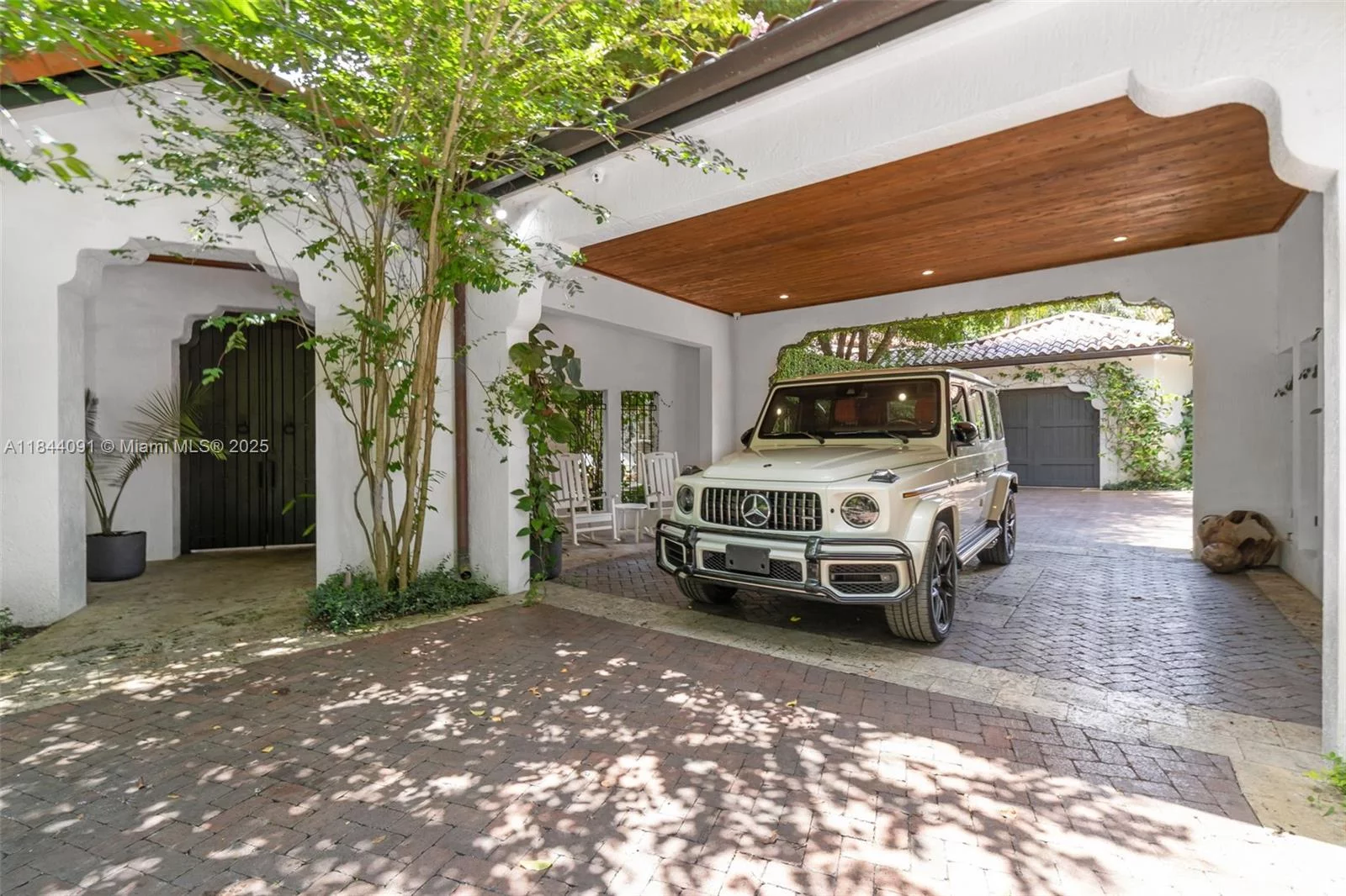 7320 SW 79th Ct Miami, FL 33143