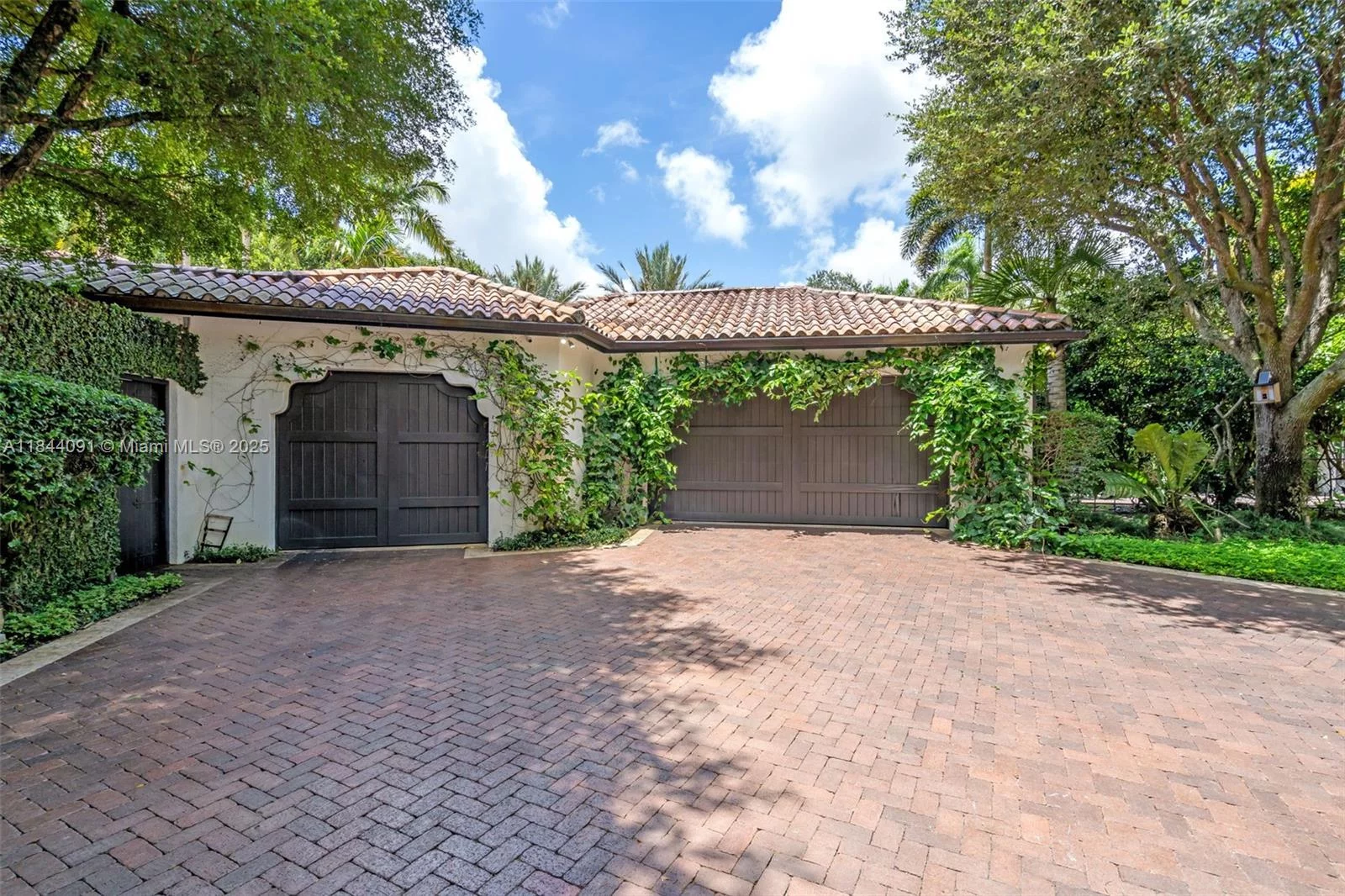 7320 SW 79th Ct Miami, FL 33143