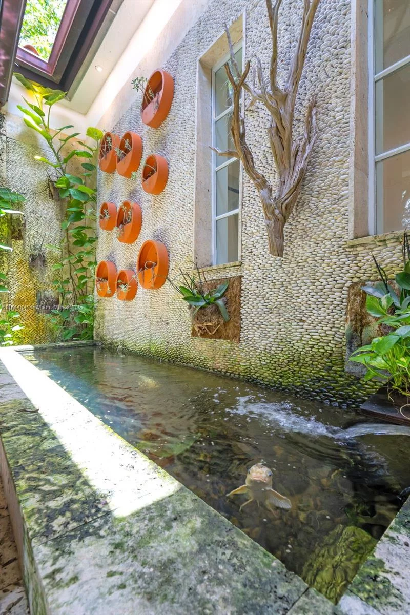 7320 SW 79th Ct Miami, FL 33143