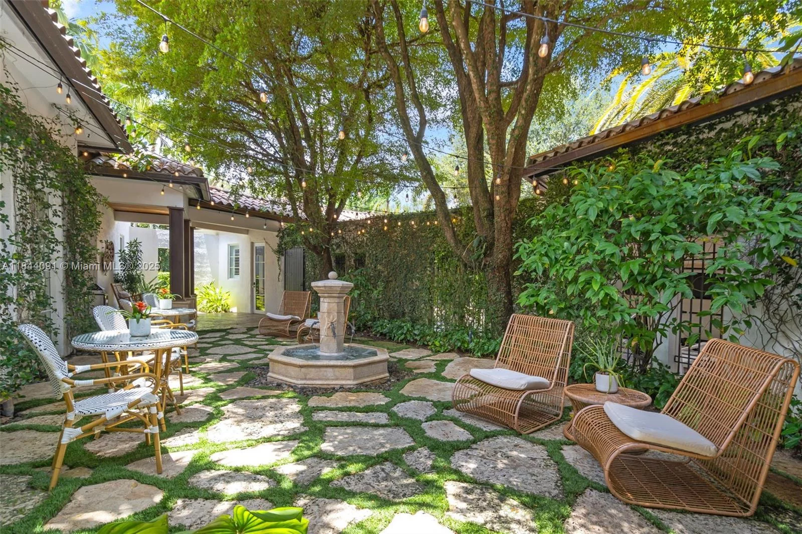 7320 SW 79th Ct Miami, FL 33143