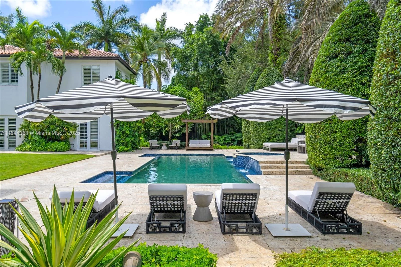 7320 SW 79th Ct Miami, FL 33143