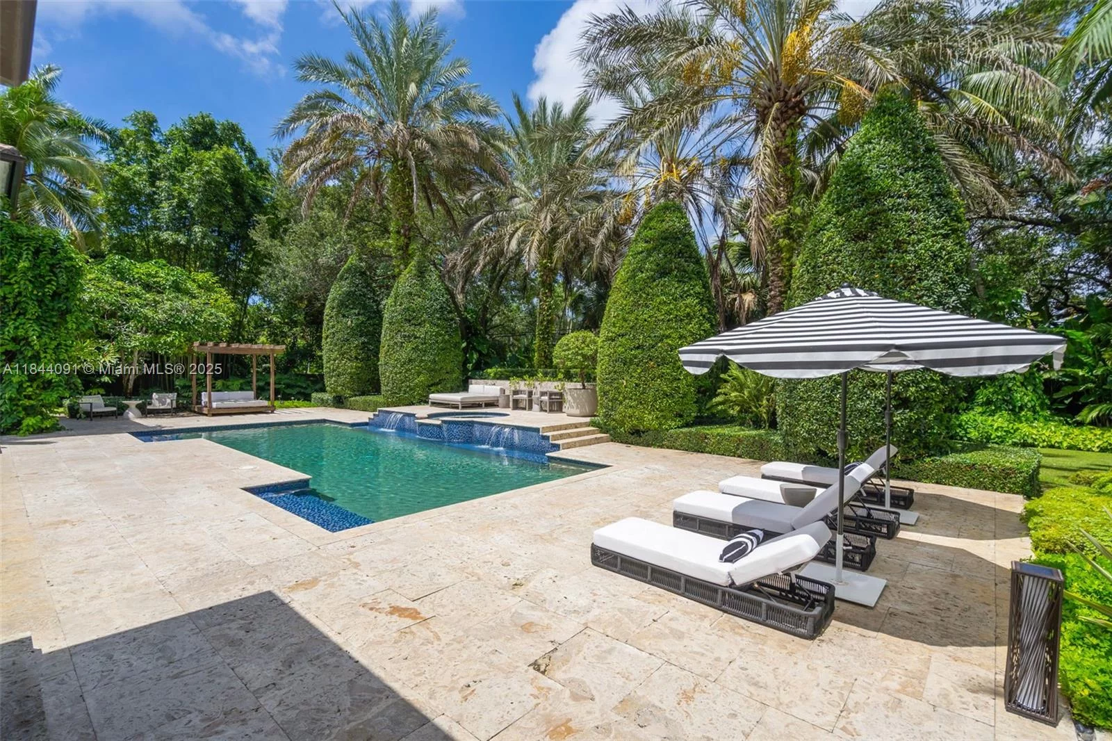 7320 SW 79th Ct Miami, FL 33143