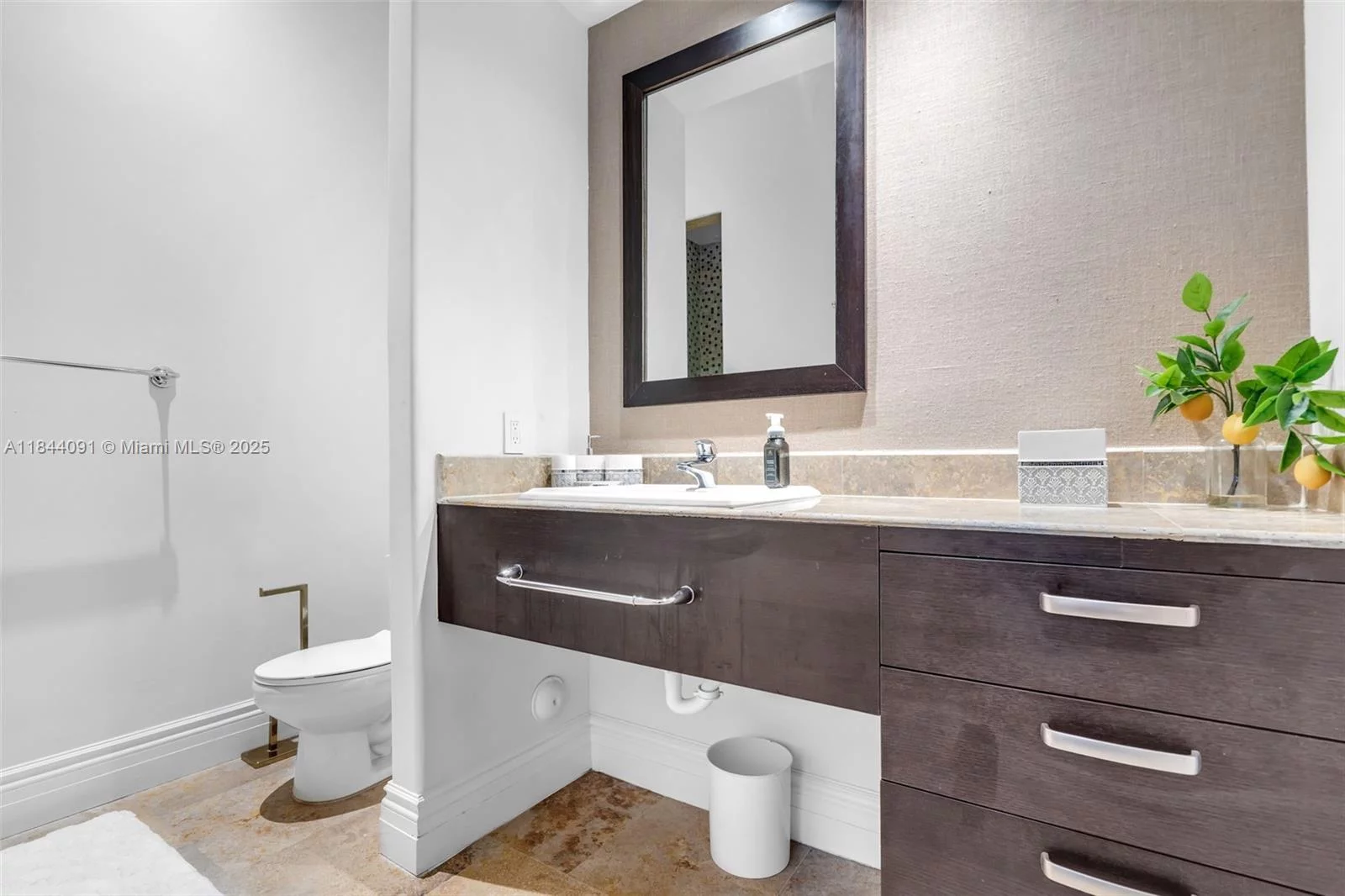 7320 SW 79th Ct Miami, FL 33143