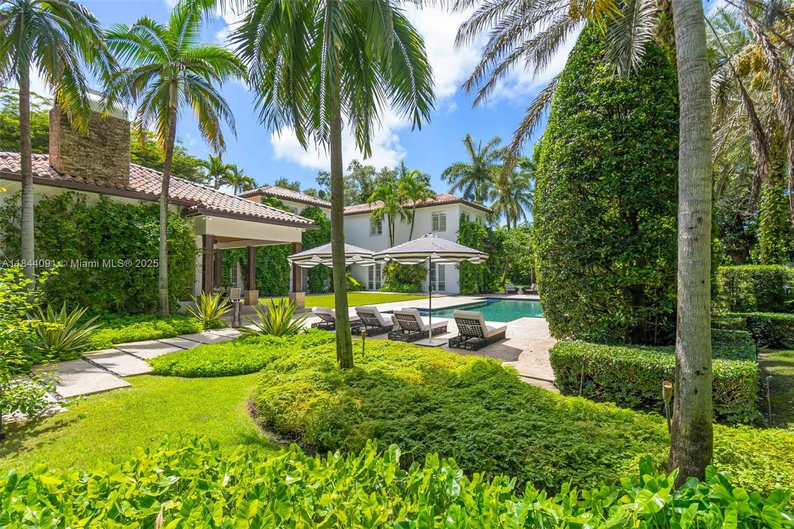 7320 SW 79th Ct Miami, FL 33143