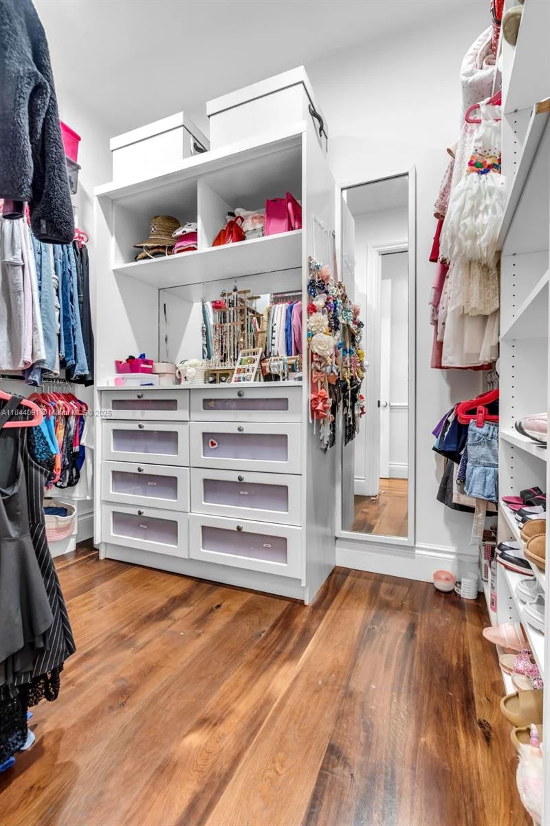 7320 SW 79th Ct Miami, FL 33143