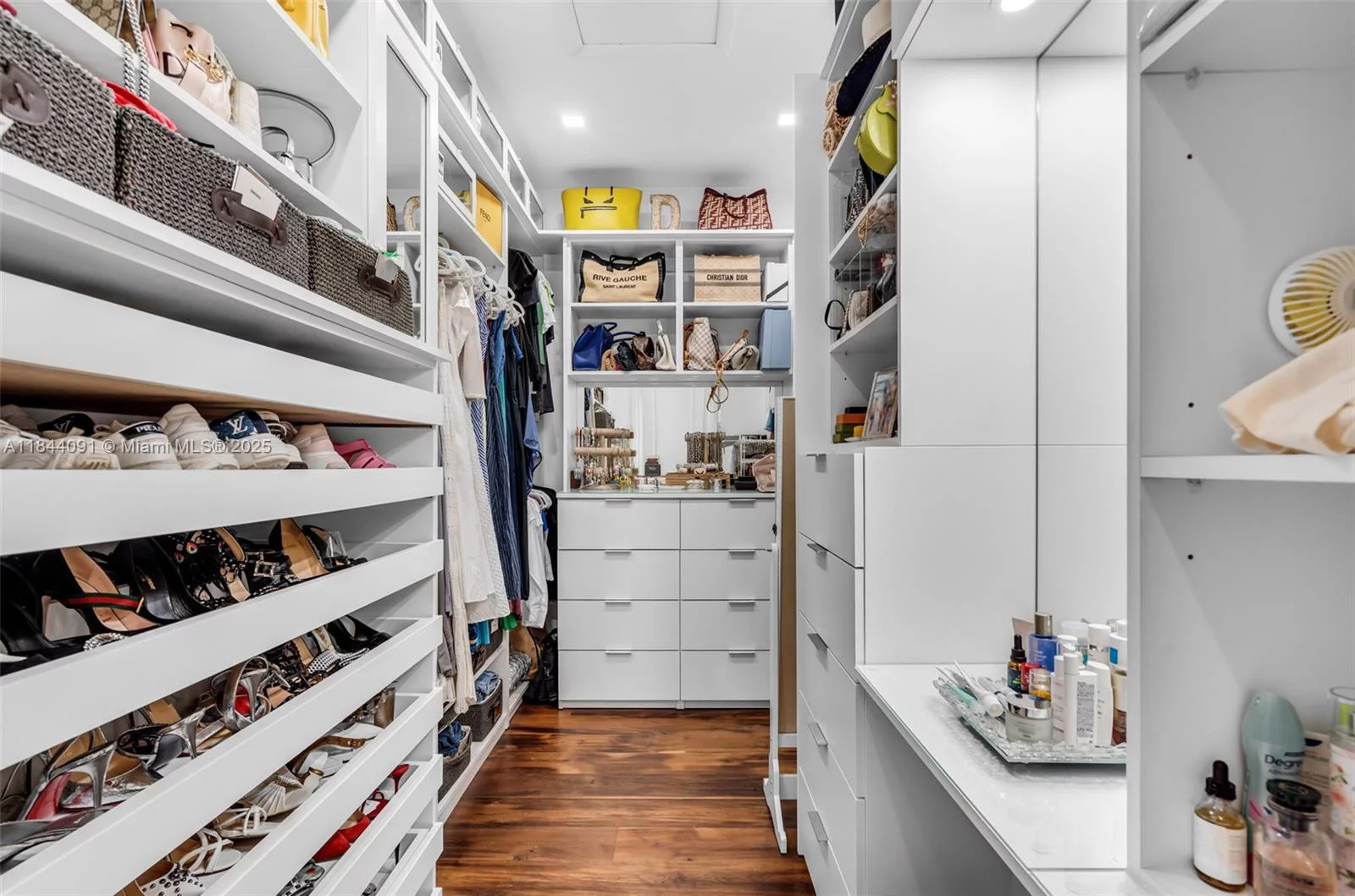 7320 SW 79th Ct Miami, FL 33143