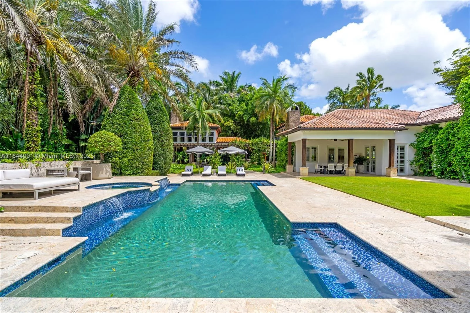 7320 SW 79th Ct Miami, FL 33143