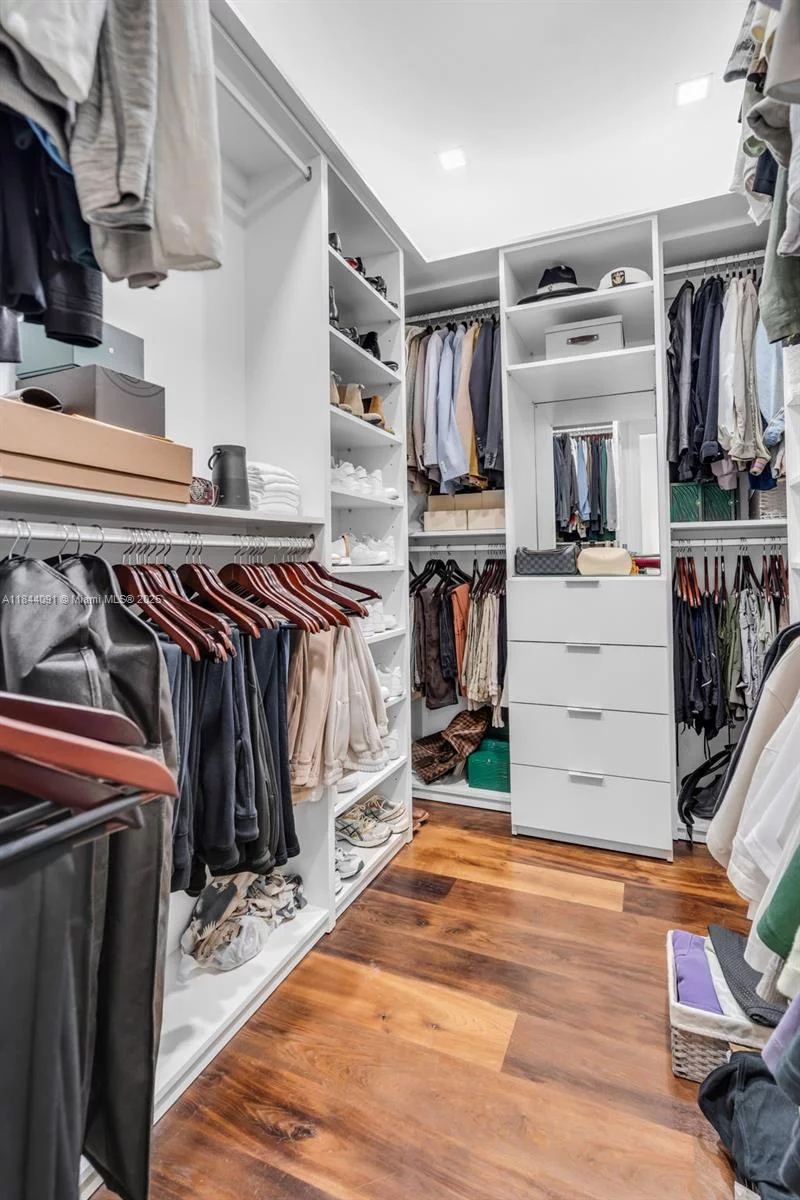 7320 SW 79th Ct Miami, FL 33143