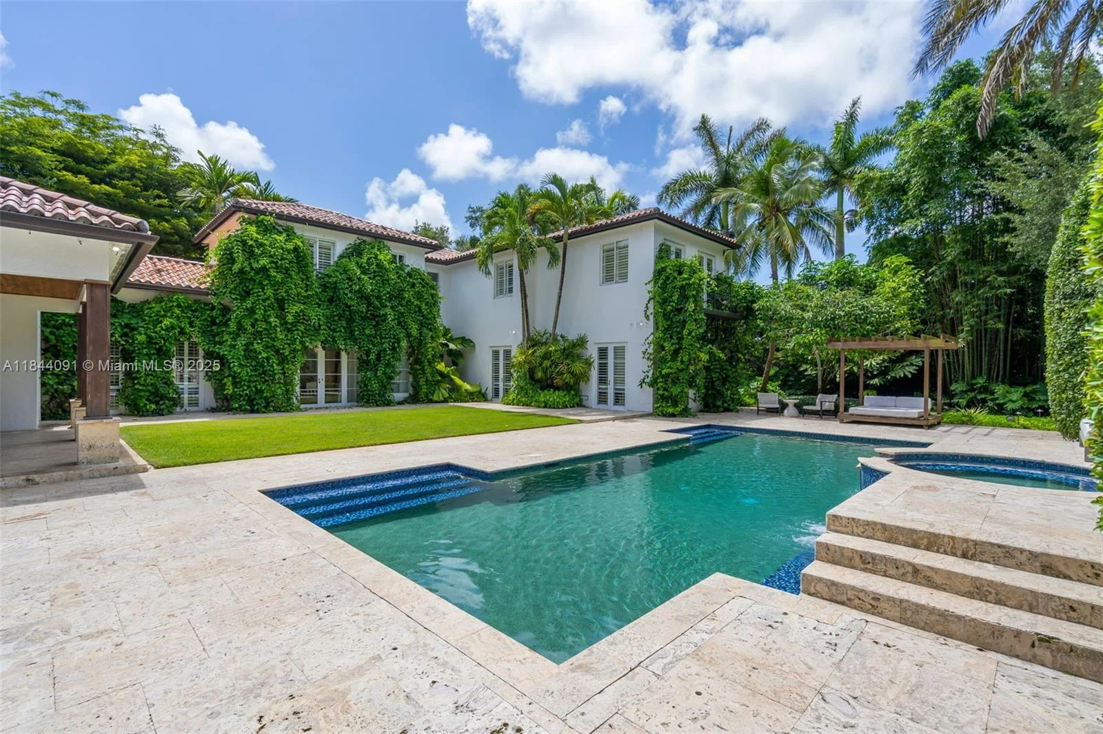 7320 SW 79th Ct Miami, FL 33143