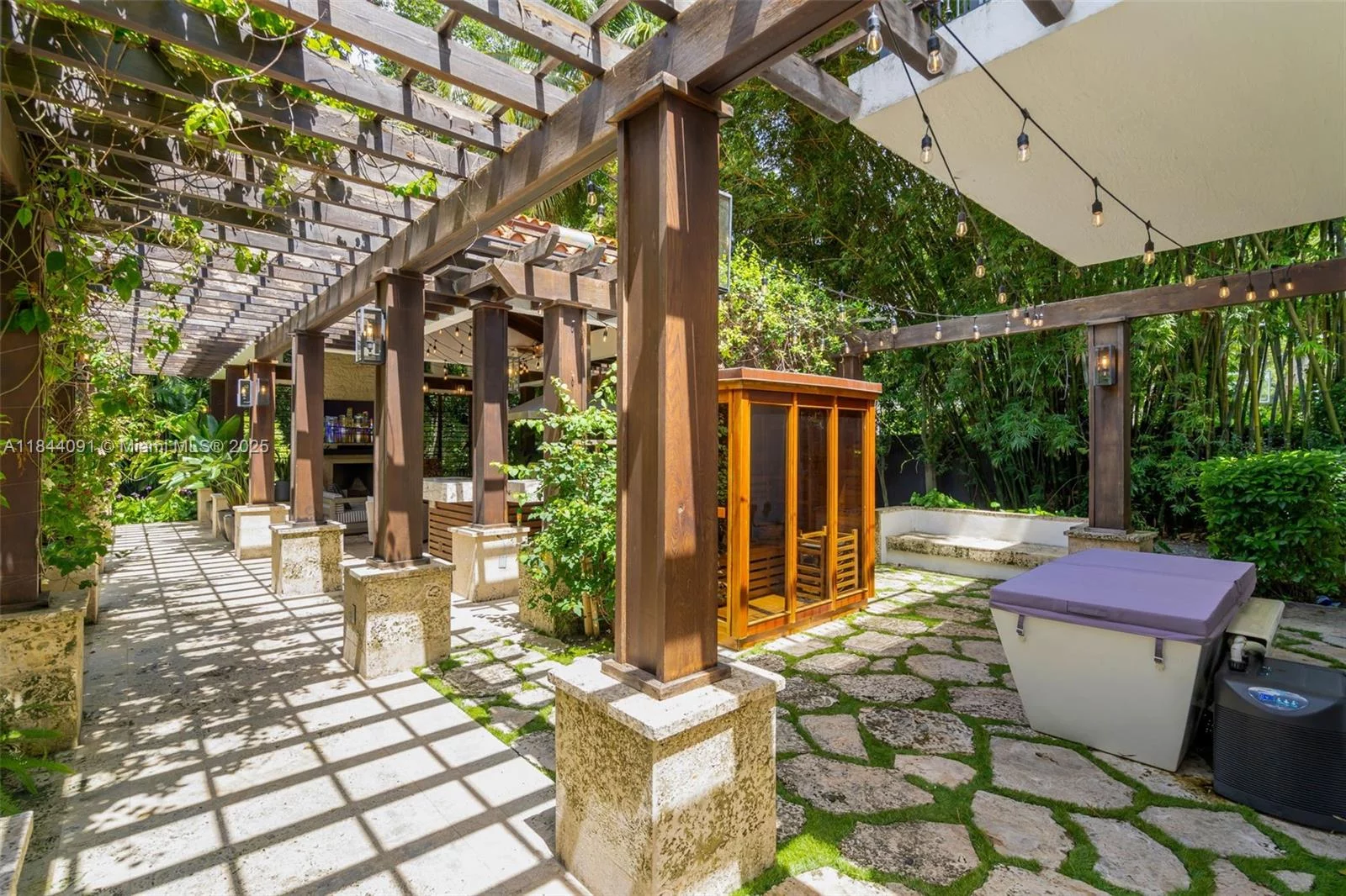 7320 SW 79th Ct Miami, FL 33143