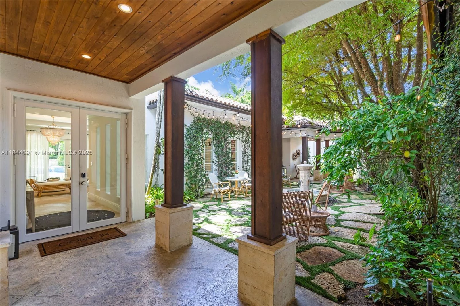 7320 SW 79th Ct Miami, FL 33143