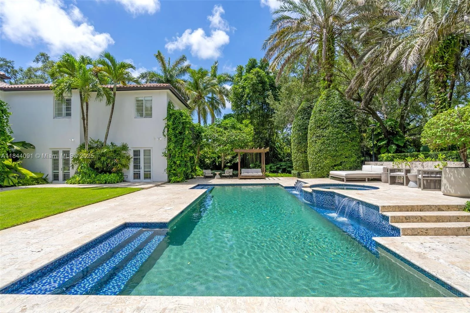 7320 SW 79th Ct Miami, FL 33143