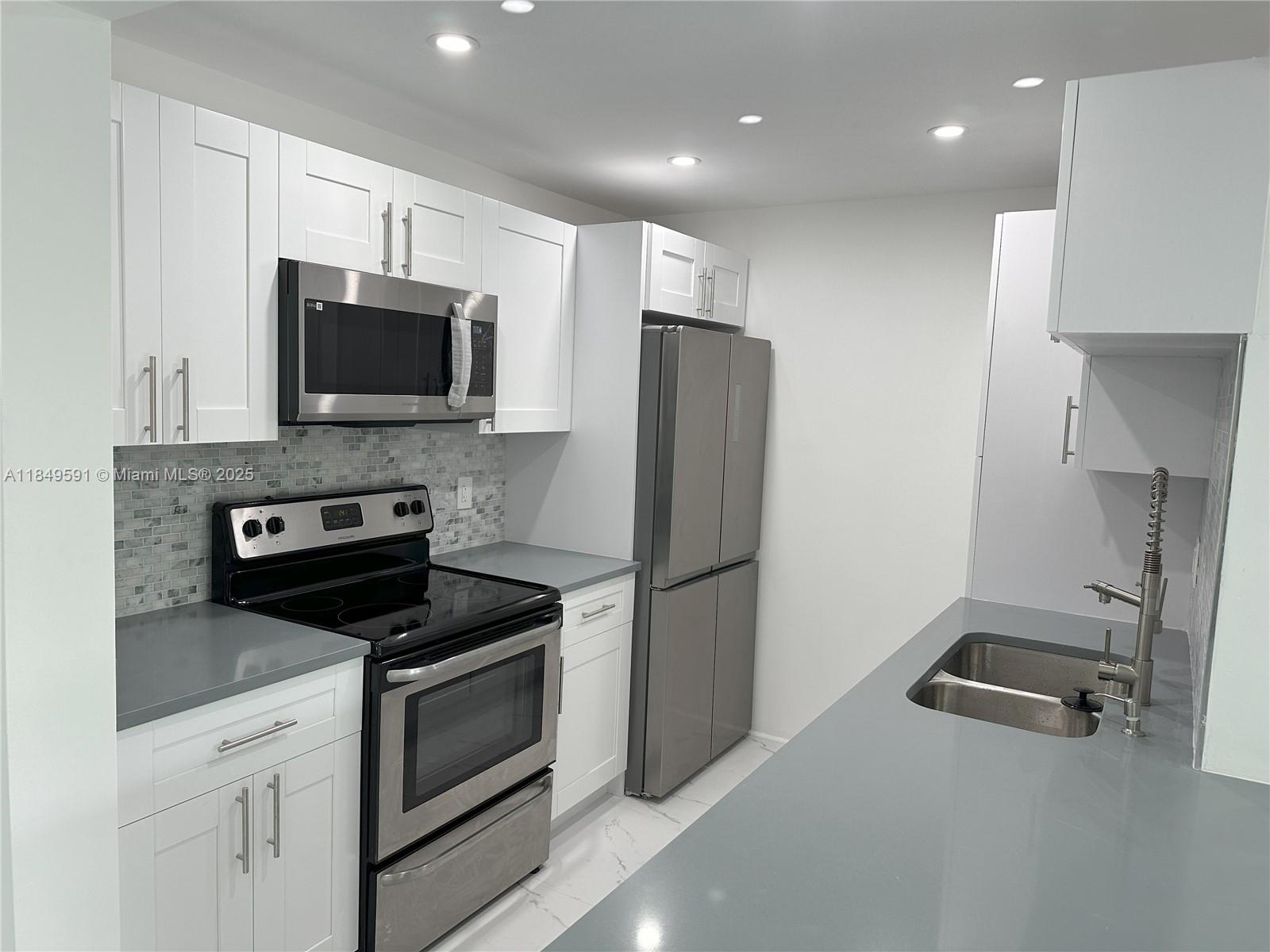 450 NW 20th St #1020