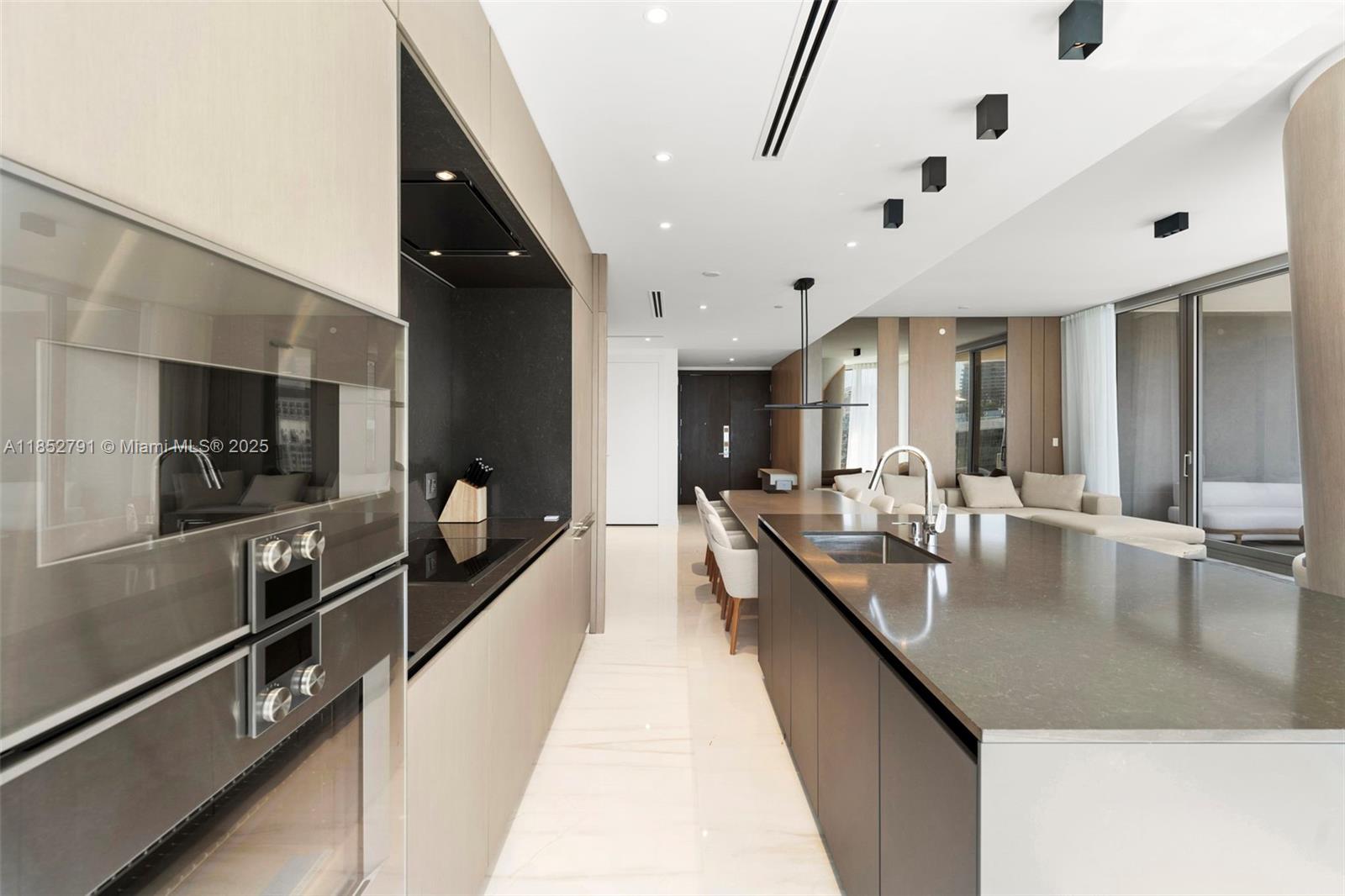 image Aston Martin Residences11