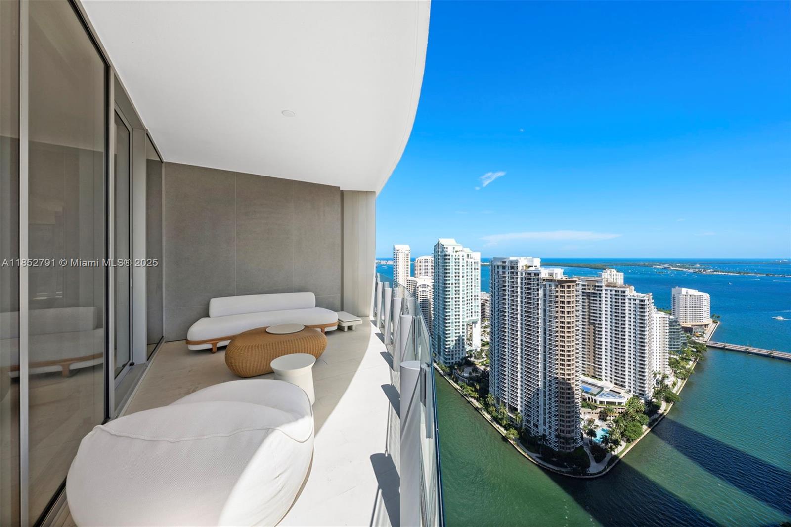 image Aston Martin Residences13