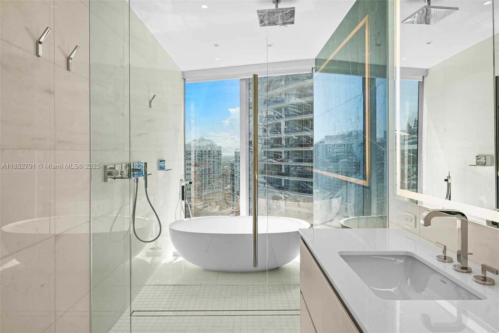 image Aston Martin Residences17