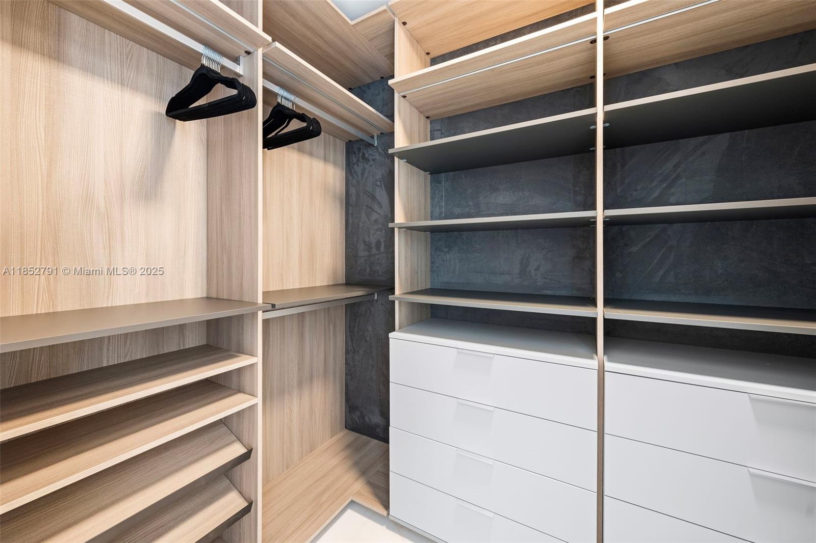 image Aston Martin Residences19