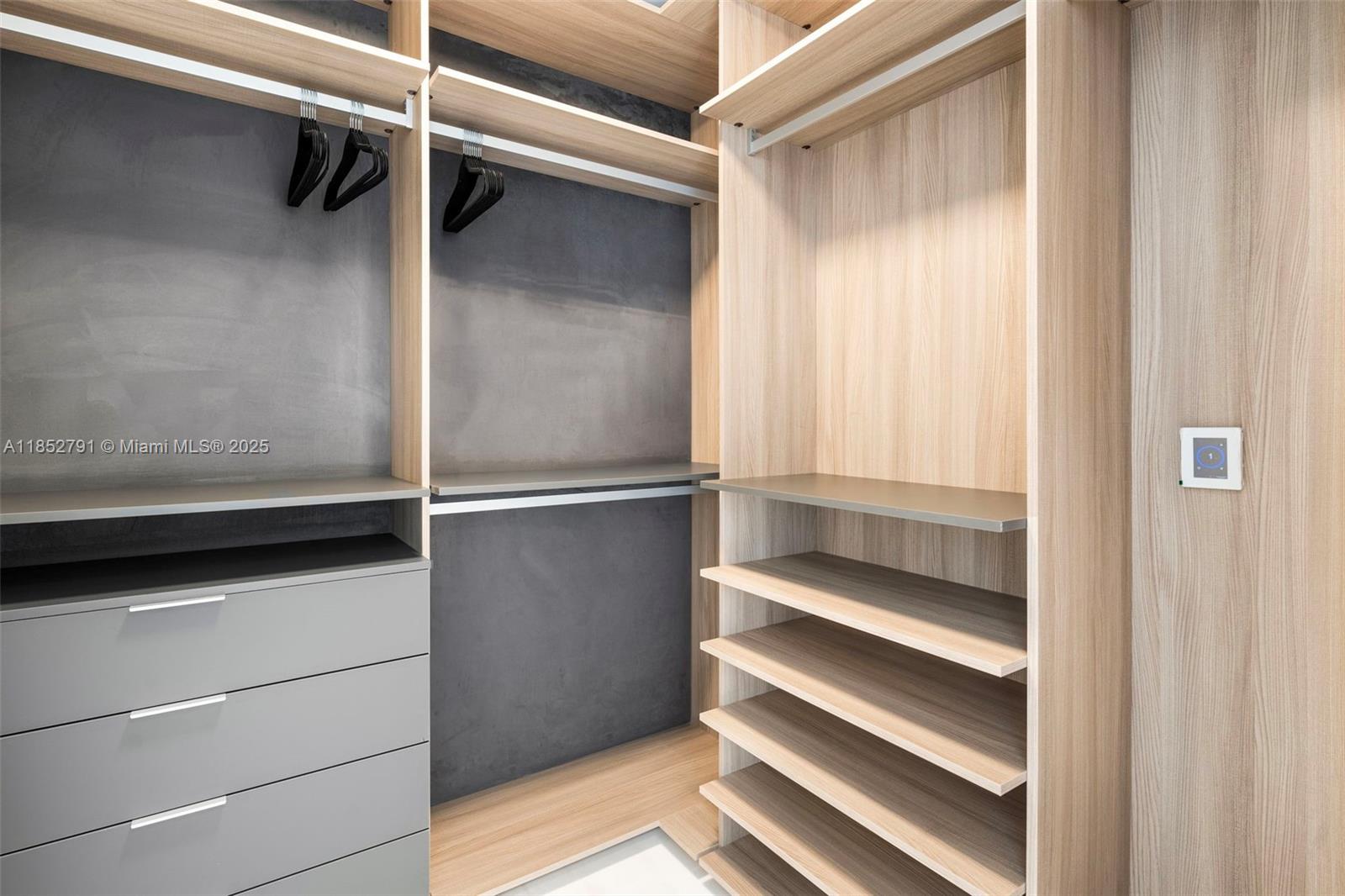 image Aston Martin Residences22