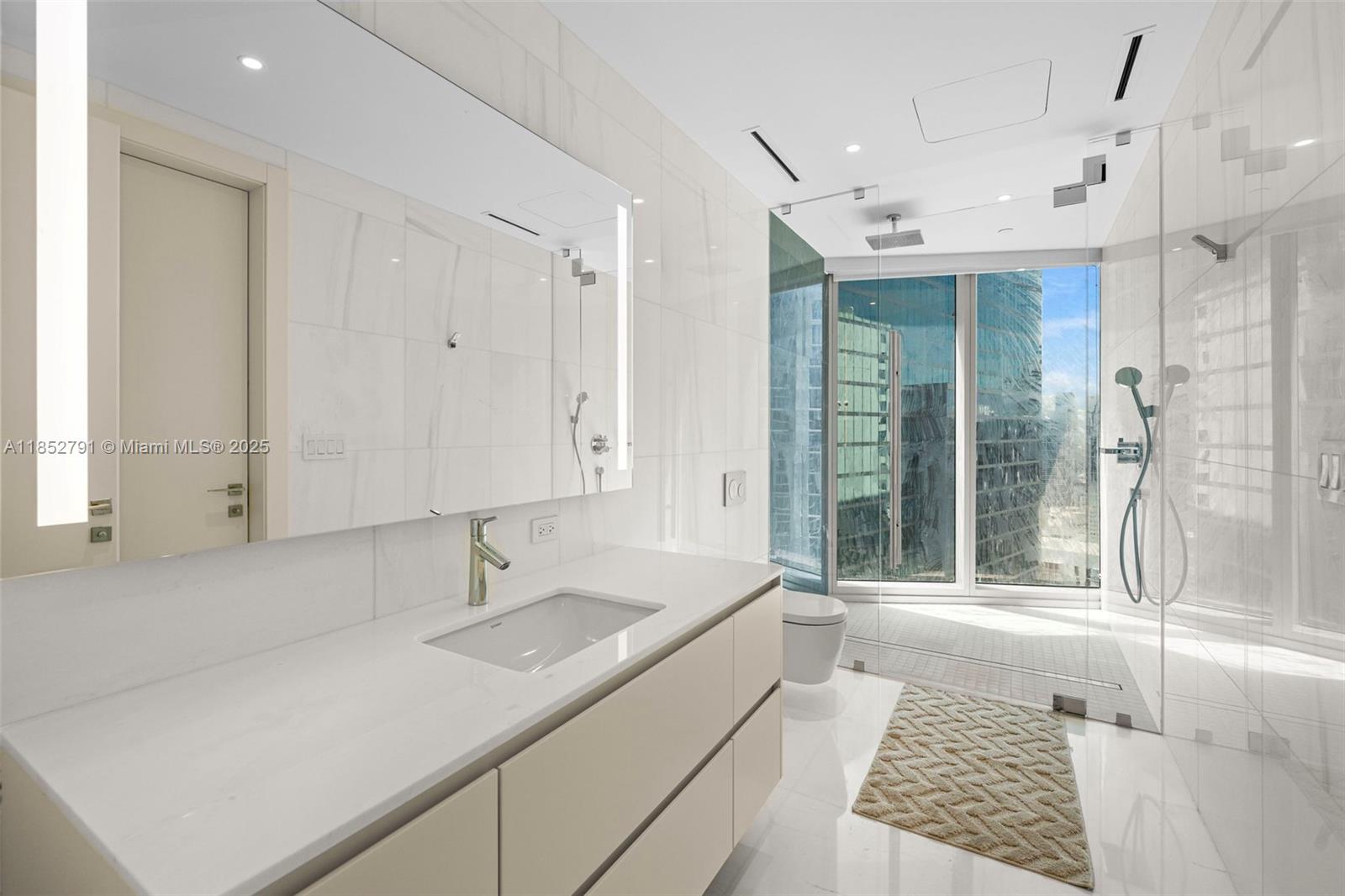 image Aston Martin Residences23