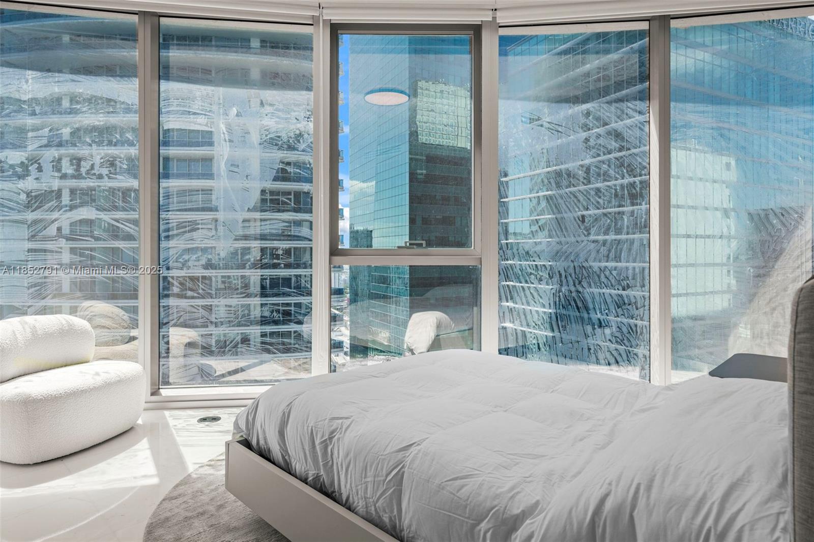 image Aston Martin Residences24