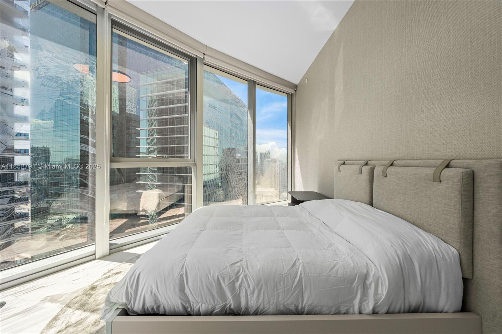 image Aston Martin Residences25